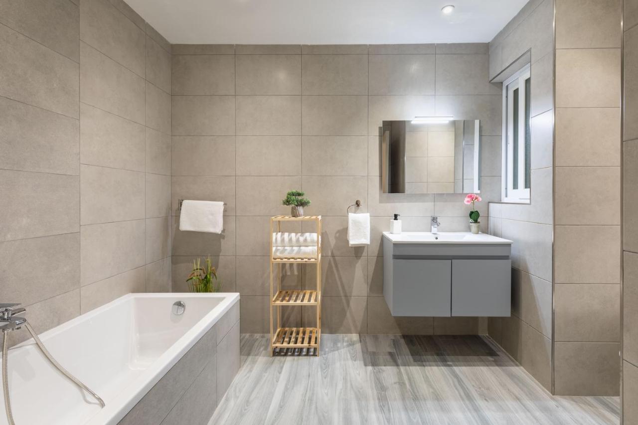 Luxury In Just Minutes Away From The Seafront And Restaurants Апартаменты *